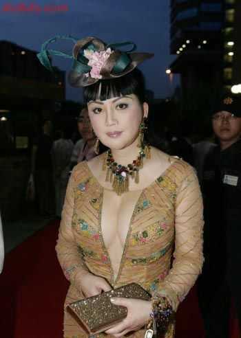 三级做爰大爽色情三级七男一女